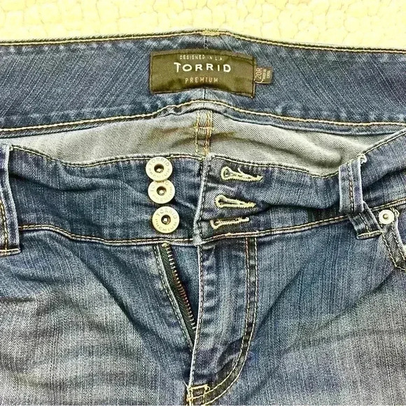 Torrid Highrise Buttery Soft 3 Button Super Stretch Fade Whisker Jegging Size20R - Picture 7 of 16